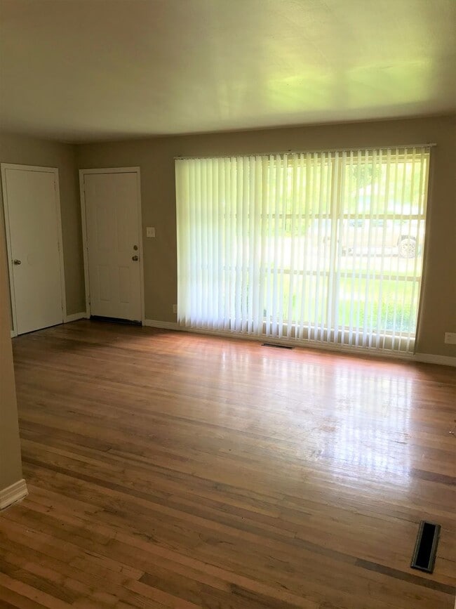 215 Bamboo Dr