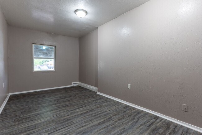 Photo - Charming 5 Bedroom House