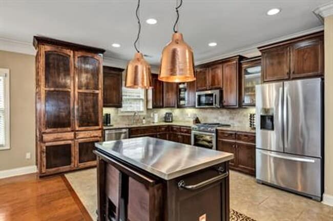 Photo - Welcome Home to Lake Forest!