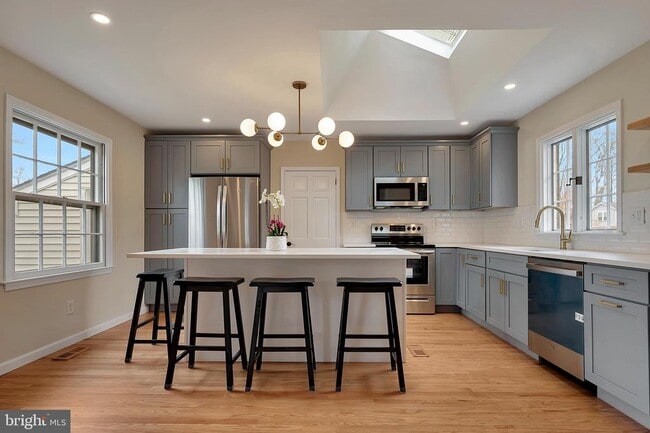 Photo - 719 Halstead Rd