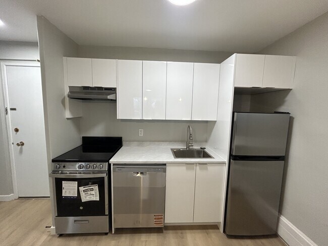 Photo - 1585-1585 Oxford St Unit 402