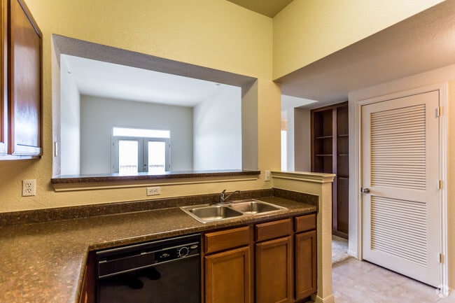 1BR, 1BA - Verona - 763 SF - Kitchen