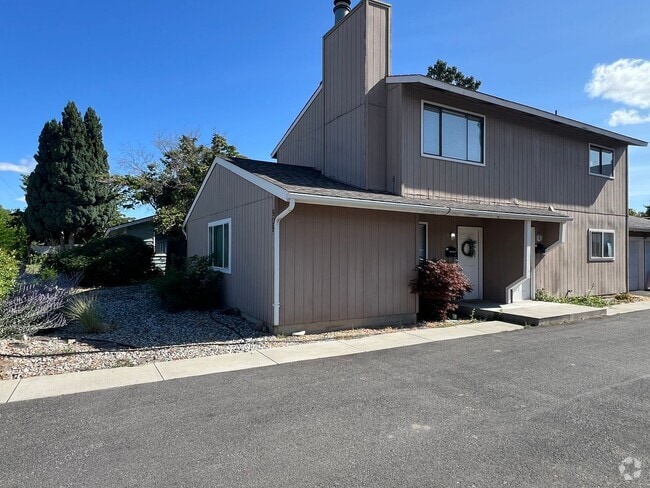 Building Photo - 909 Gellatly St Unit 909 Gellatly #2 Rental