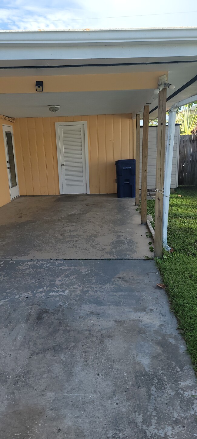Photo - 571 Trade Winds Dr