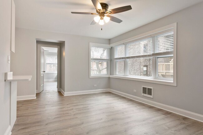 Photo - 7714 N Sheridan Rd