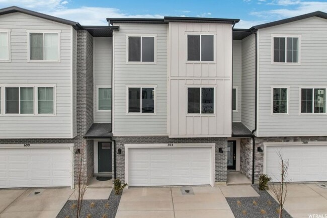 Photo - $500 OFF FIRST MONTH'S RENT - Beautiful Ne...