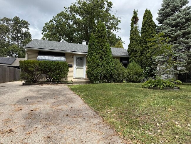 Building Photo - 723 S Lake St Rental