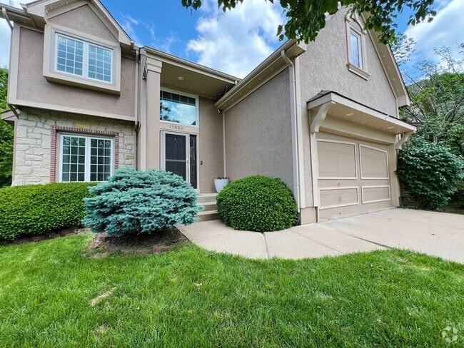 Building Photo - Charming 3-Bedroom Home with Spacious Back...
