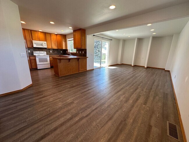 Photo - BONUS RENT SPECIAL! Spacious 4 Bed, 2.5 Ba...