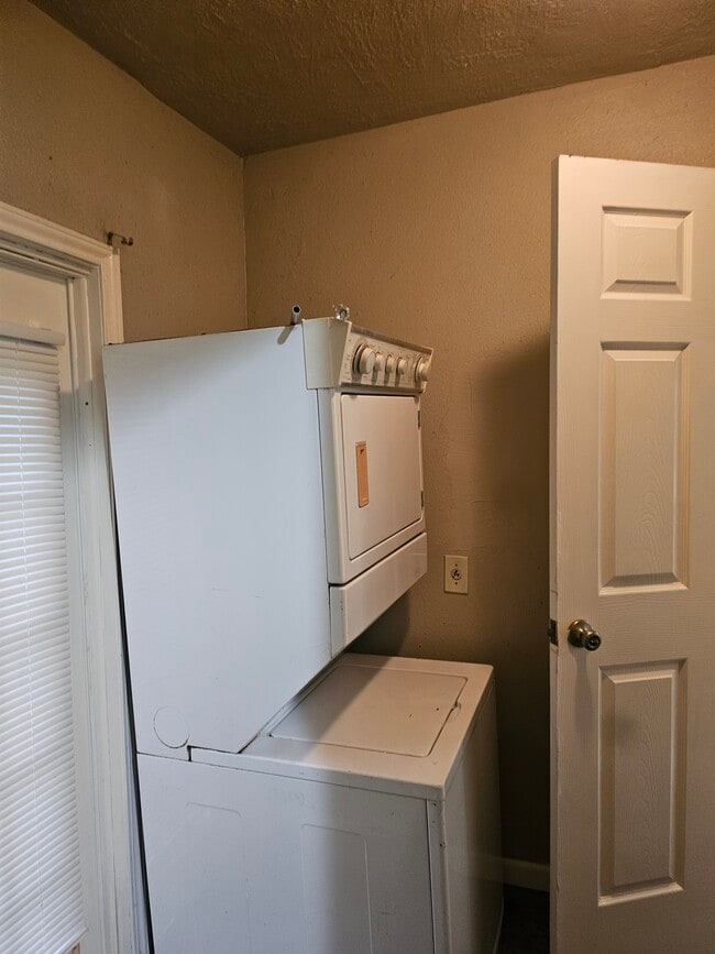 Photo - 3021 Sunbeam St