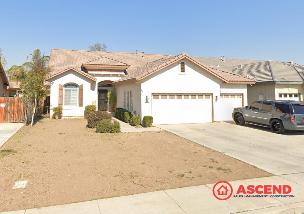 4 Bed, 3 Bath Home with Modern Kitchen & Attached Garage - 4 Bed, 3 Bath Home with Modern Kitchen & Attached Garage