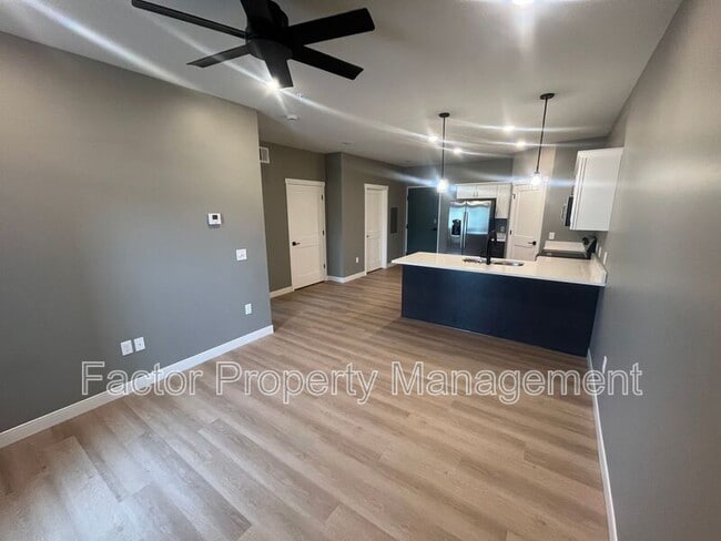 Photo - 960 N 3rd St Unidad 208