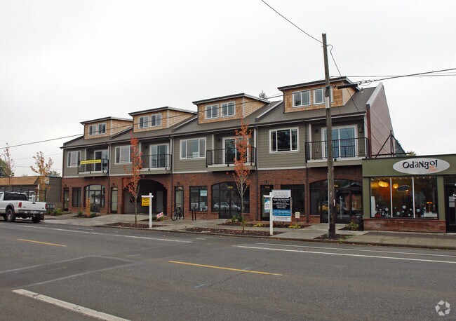 Photo - 5516-5530 SE Woodstock Blvd