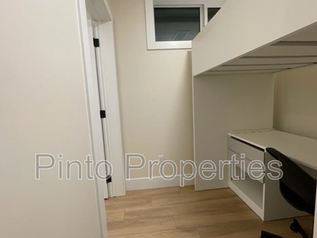 Building Photo - 8717-8110 110 St NW