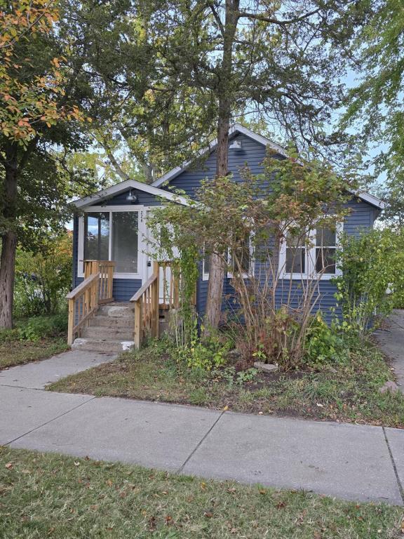 Building Photo - 226 N Maple St