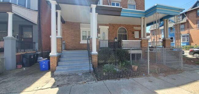 5046 Hazel Ave Unidad 2R