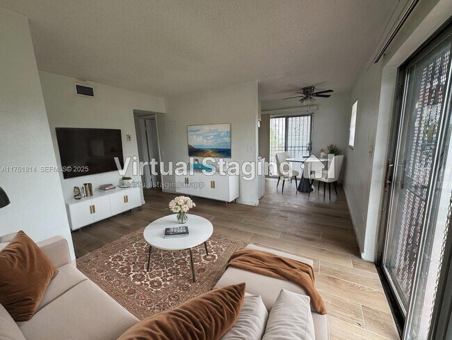 Building Photo - 1126 SW 3rd St Unit 3