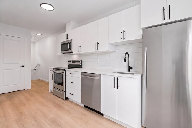 Photo - 12127-12193 93 St NW Unit GAR 12127