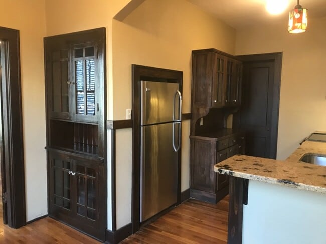 Photo - 616 E 7th St