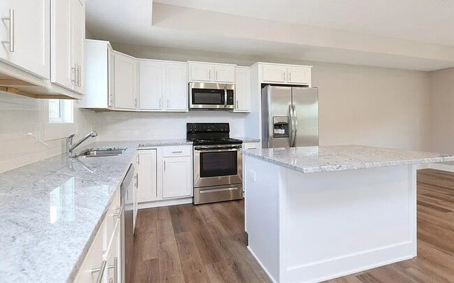 Photo - 301 SE 11th St