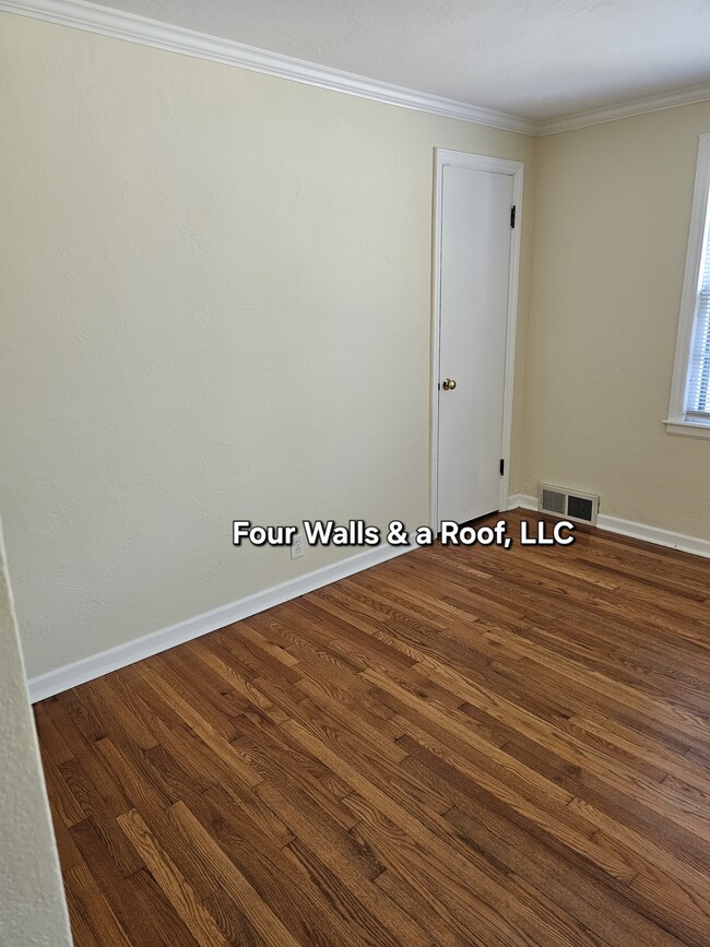 Living Room - 9623 E 32nd St S