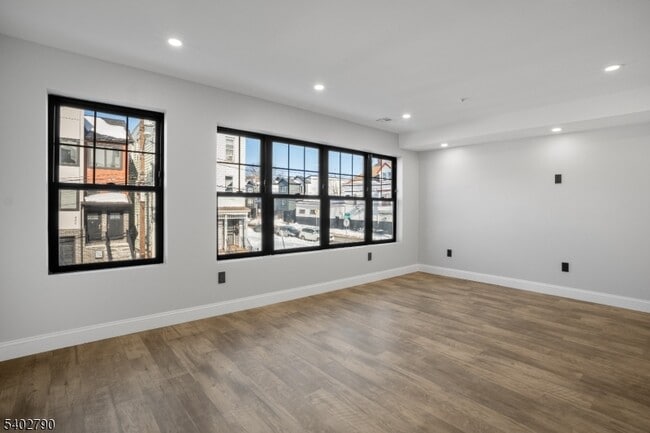 Photo - 479 15th Ave