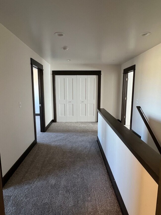Photo - 2021 Windjammer Wy