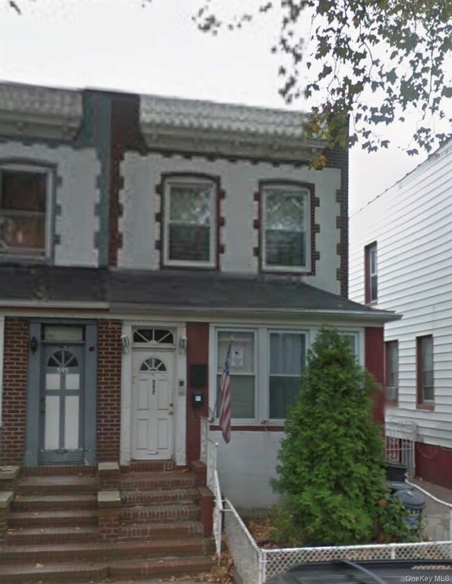 Building Photo - 597 E 4th St Unit 2