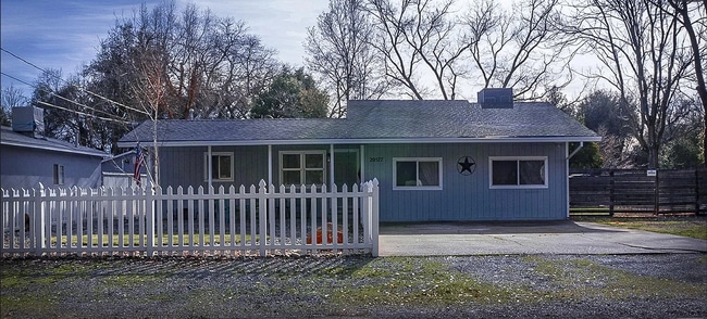 Photo - 3 BED 1 BATH COUNTRY SETTING HOME WITH BONUS ROOM