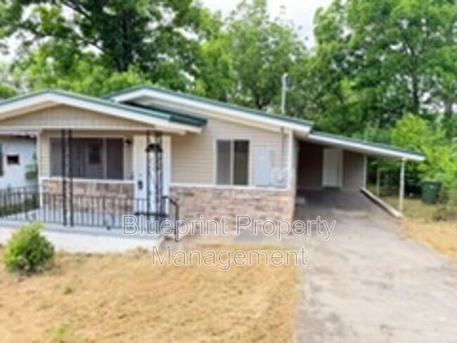 Building Photo - 3736 Oak Ave SW