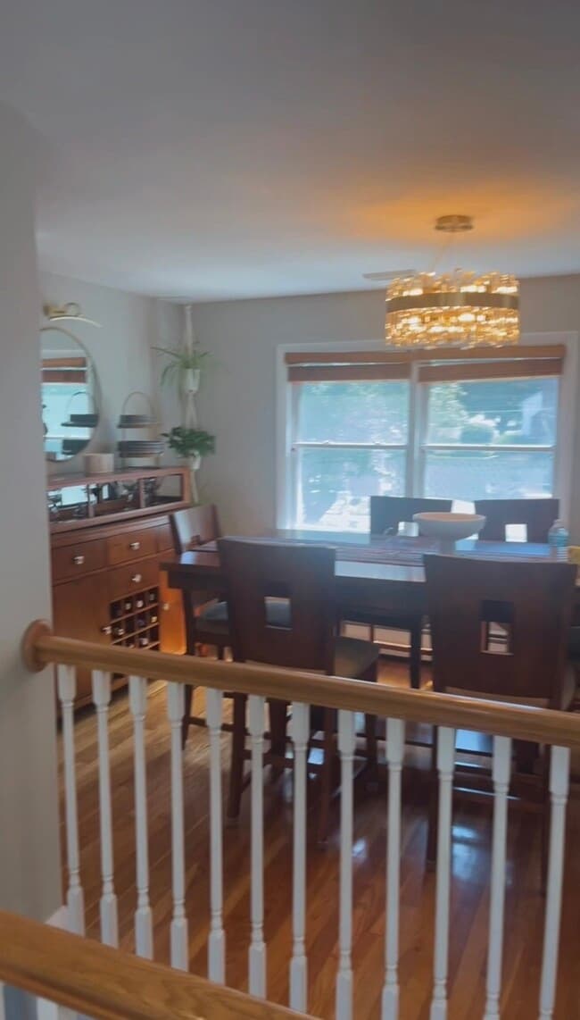 4 Meadowbrook Rd