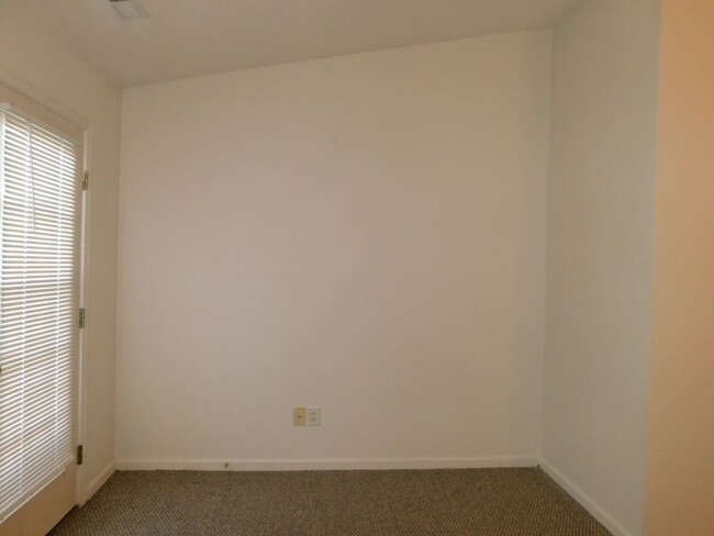 Photo - 111 Jerrett Ln