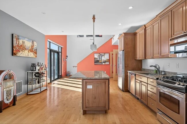 Photo - 3104 W Lake St Unit 405