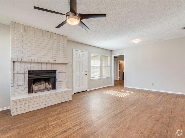Building Photo - 1110 Hyridge St Rental