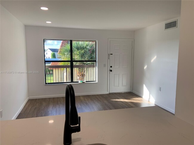 Photo - 10016 NW 4th St Unidad 10016 NW 4th St Rental