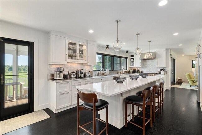 Photo - 118 Howland Ave