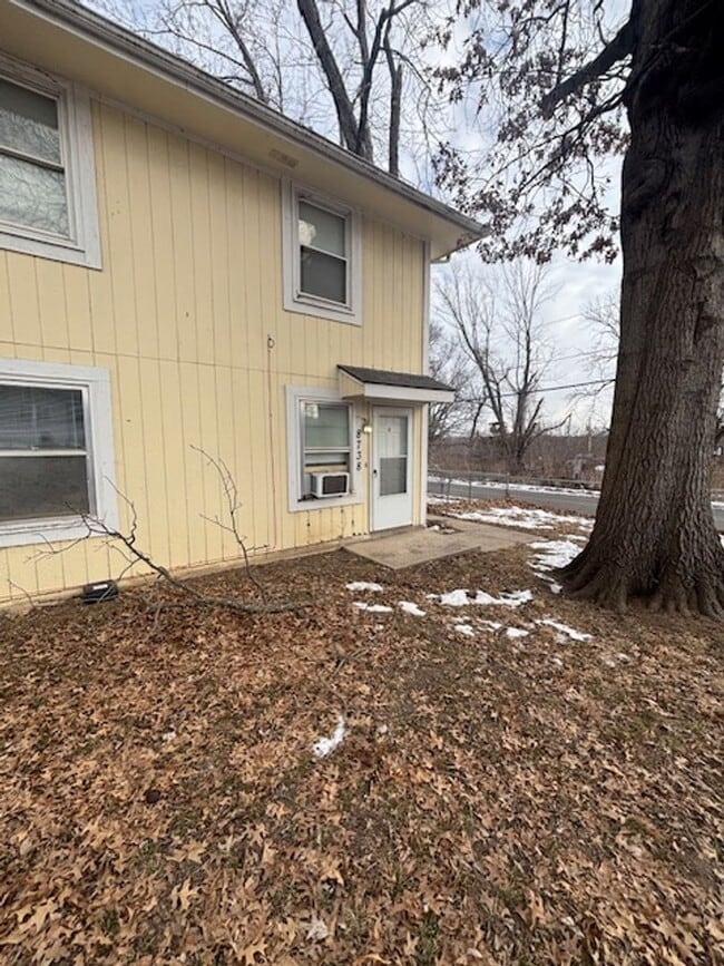 Photo - 8738 Thompson Ave Unidad A