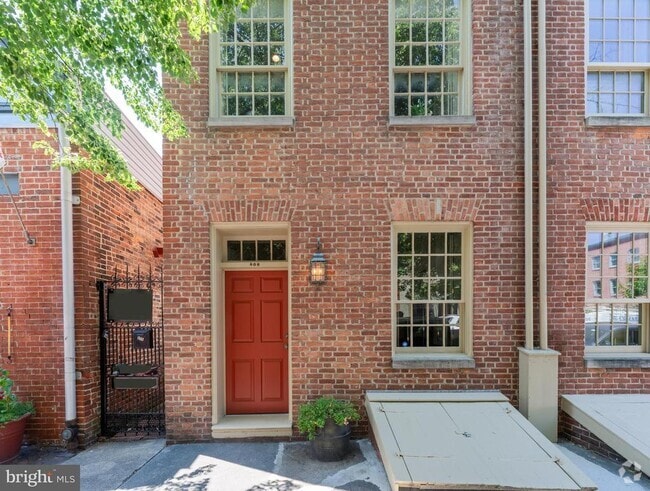 Building Photo - 806 S Ann St Rental