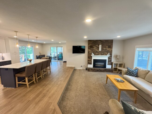 Photo - 1030 Sommers St N