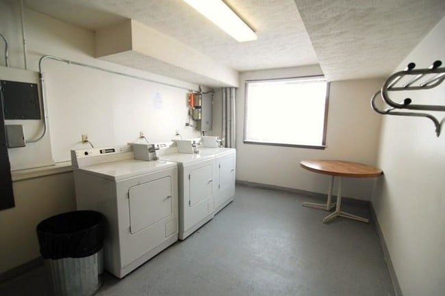 114 sala de lavandería - Fountain Apartments