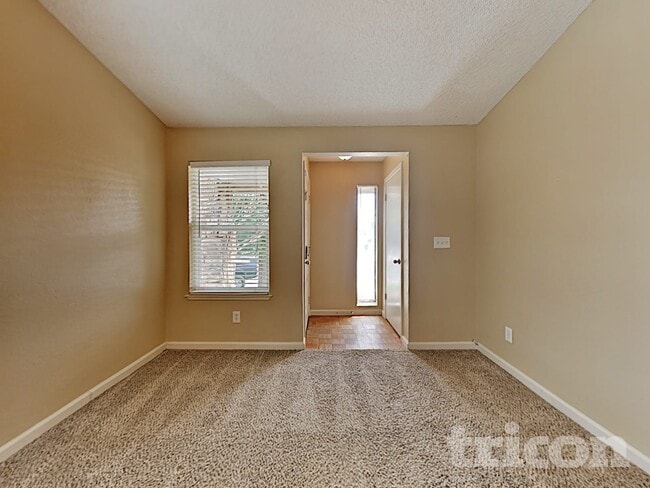 Photo - 1971 Inglis Way