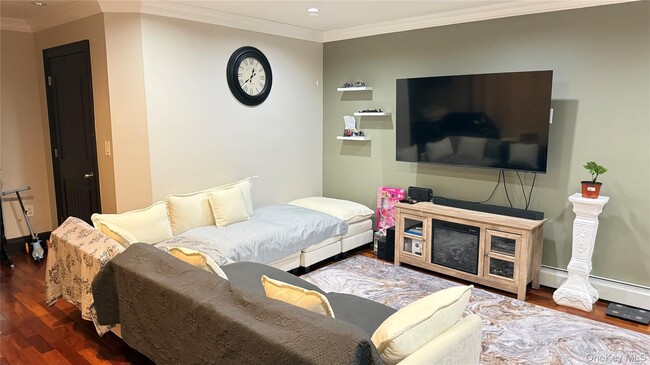 Photo - 190-18 Woodhull Ave