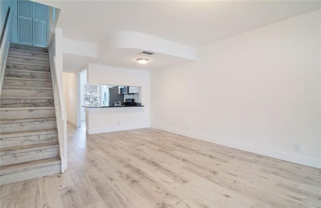 Photo - 16637 Hemingway Dr