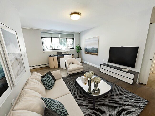 Photo - 6040 N Sheridan Rd