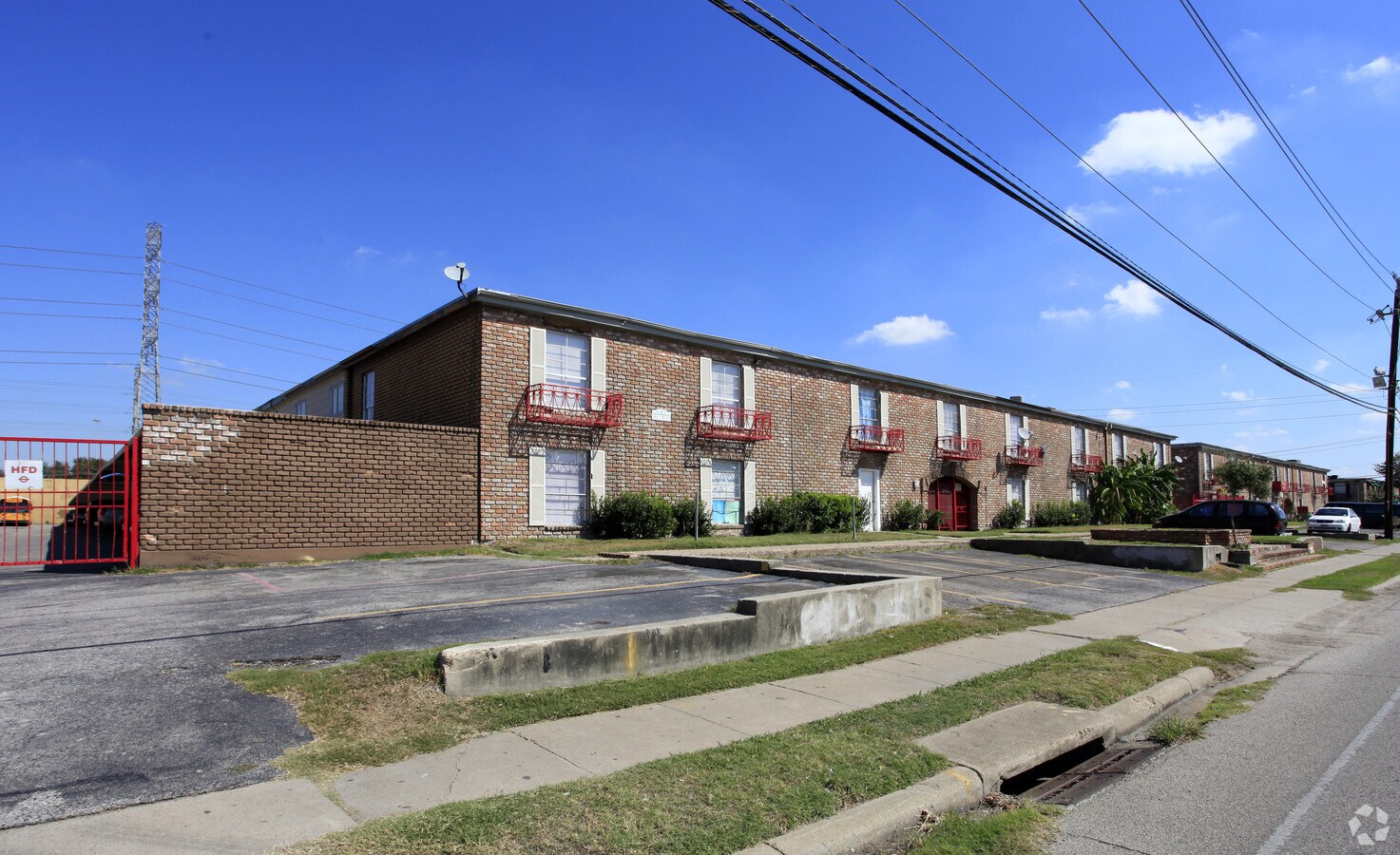 La Hacienda Apartments - La Hacienda Apartments