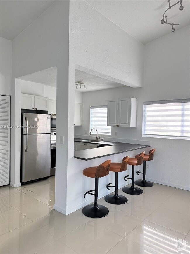 Building Photo - 8035 Crespi Blvd Unit 4 Rental