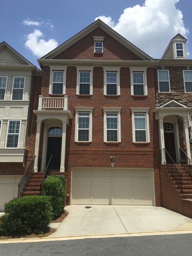 Building Photo - Wonderful 3 Bed 3.5 Bath Townhome in Vinings!