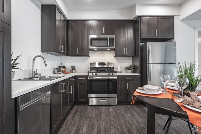 2BR, 2BA - 1041 SF - #316