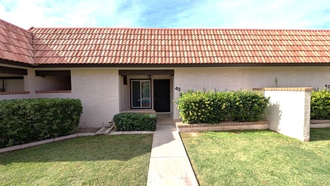 Building Photo - 2 Bedroom Condo Unit in the Colonia Coronita Chandler Townhomes Community Near E Chandler Rd and ...