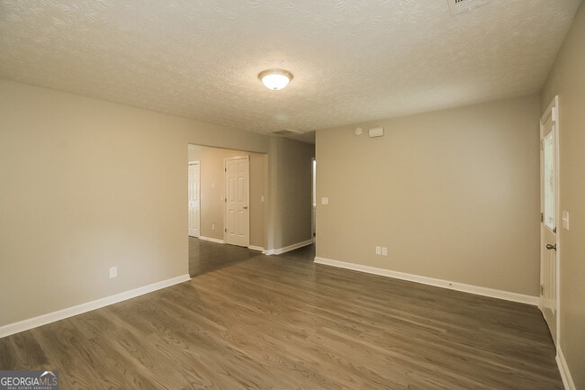 Photo - 8303 Lakeview Dr SW